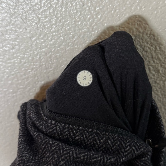 Lululemon Base Runner 1/2 Zip size 6 - Picture 11 of 11